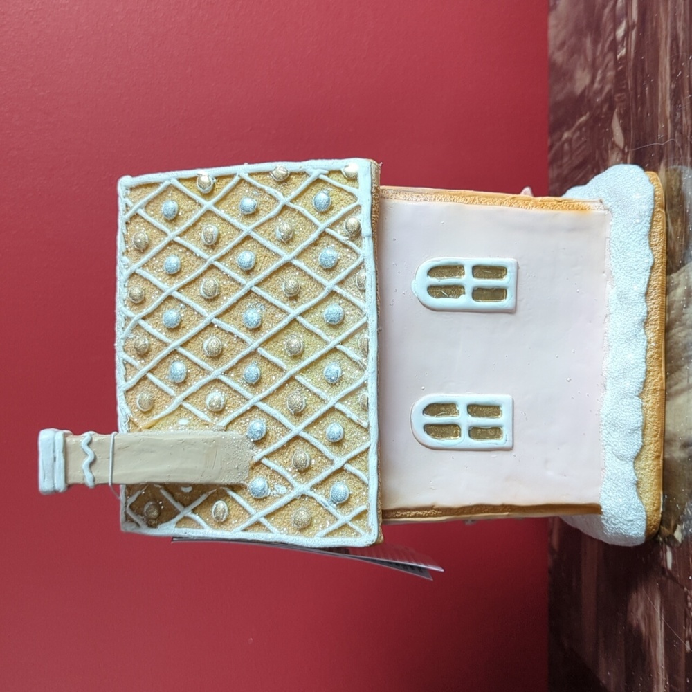 ❌SOLD❌Pastel "Pinkmas" Light Up 💡 Gingerbread House - Picture 7 of 10